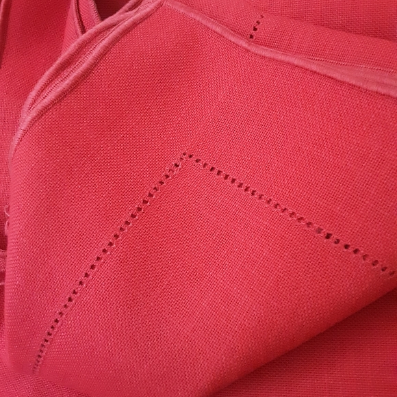 Tablecloth - Picture 1 of 5